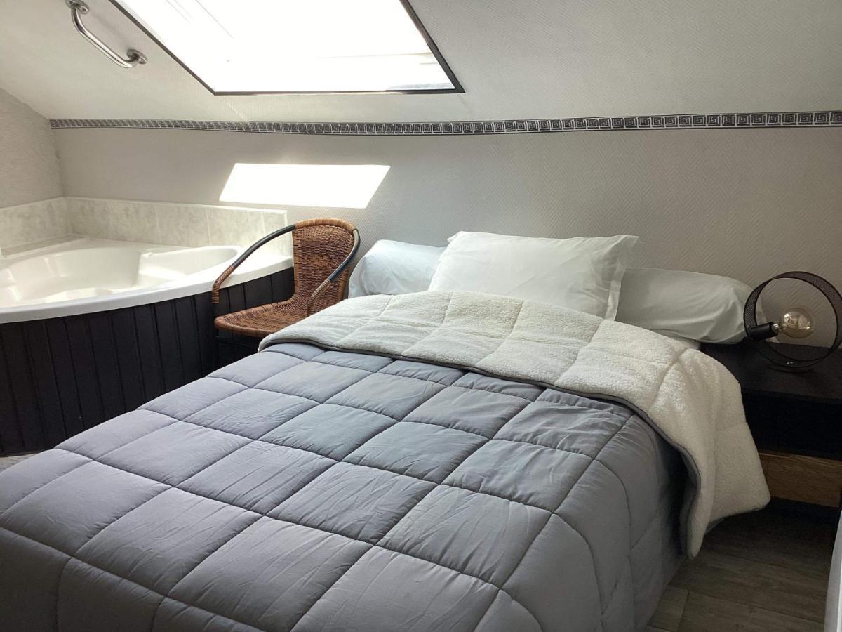 Auberge De La Voute Chooz Экстерьер фото